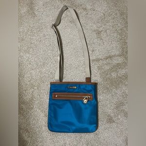 Michel kors cross body, no flaws. Used only one time.